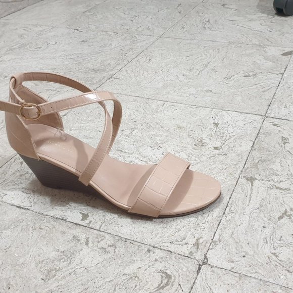 Women Beige Croc Textured Mid-Top Wedges Heels - Picture 6 of 9